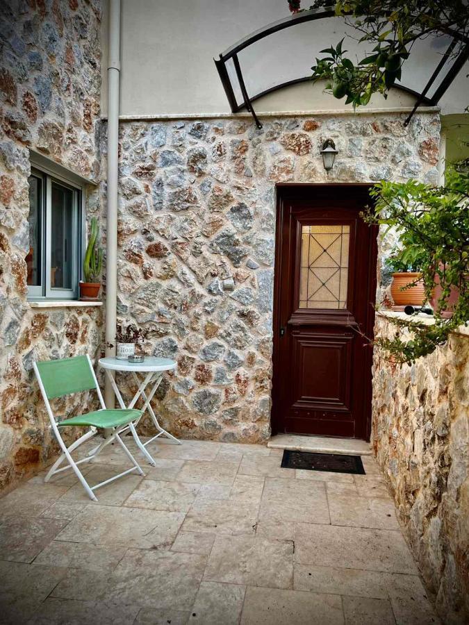 Vila Ένας Ευχάριστος Χώρος Με Πισίνα Pórto Ráfti Exteriér fotografie